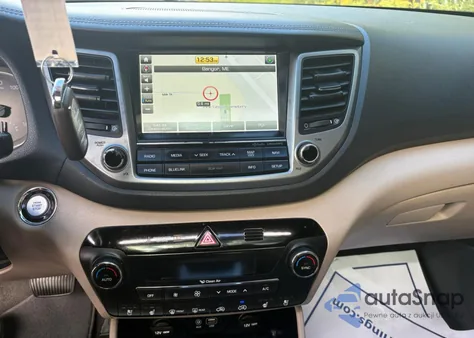 2016 Hyundai Tucson Limited z USA, uszkodzony, nr VIN KM8J3CA29GU189369